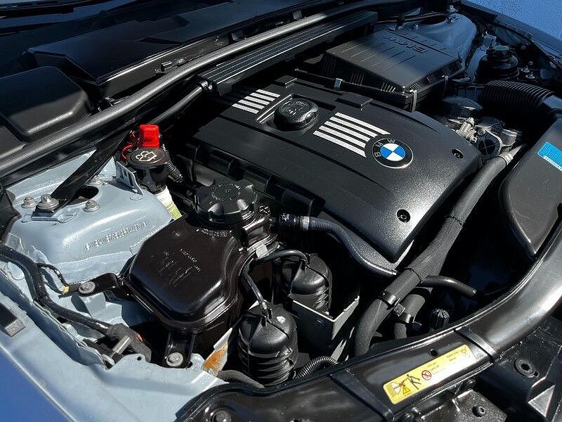 2009 BMW 3 Series 335i image 43