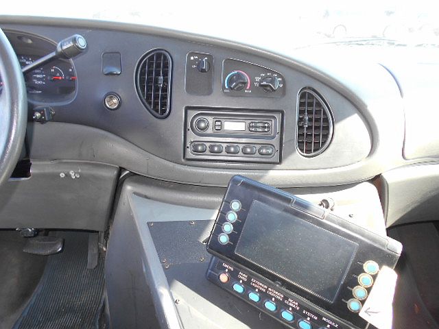 2008 Ford Econoline E-450 image 2