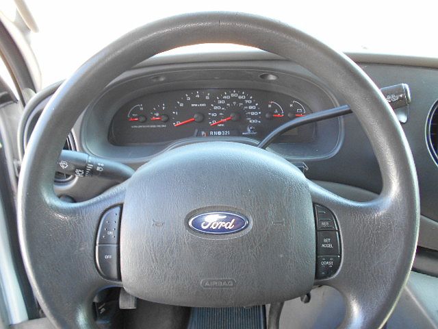 2008 Ford Econoline E-450 image 4
