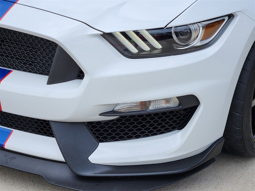 2017 Ford Mustang Shelby GT350R image 5