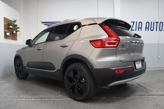 2022 Volvo XC40