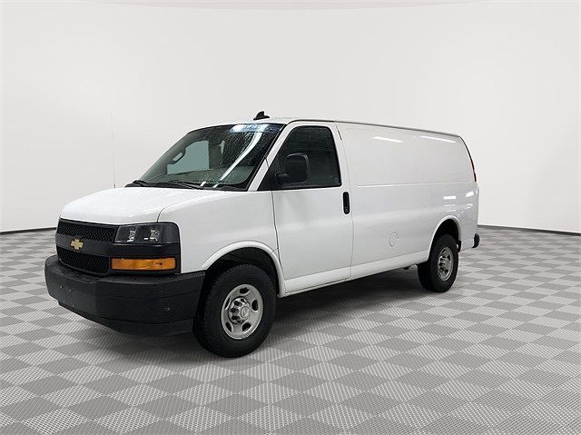 2022 Chevrolet Express 2500 image 4