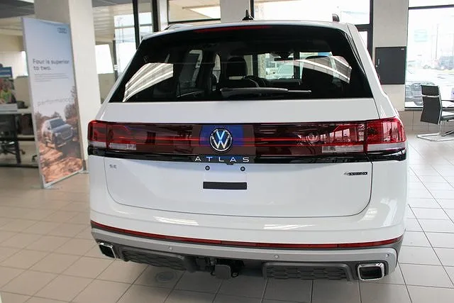 2024 Volkswagen Atlas Peak Edition SE image 5