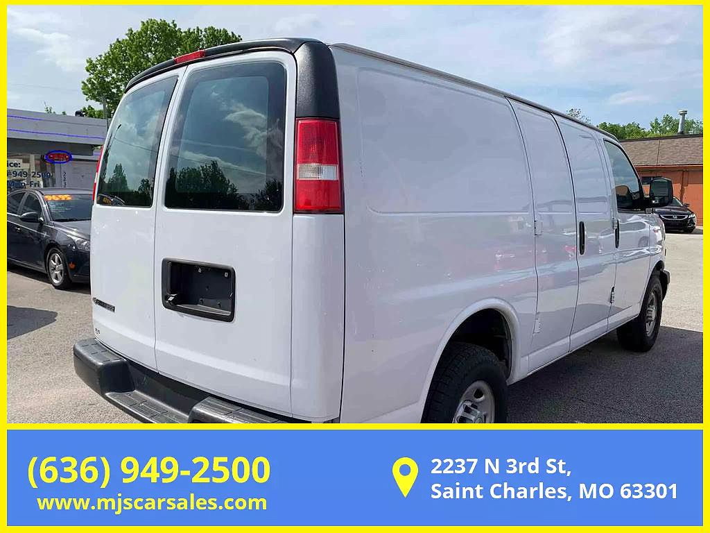 2018 Chevrolet Express 2500 image 4
