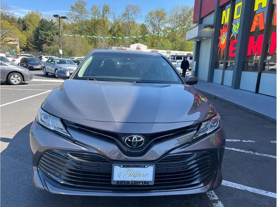 2018 Toyota Camry LE image 2