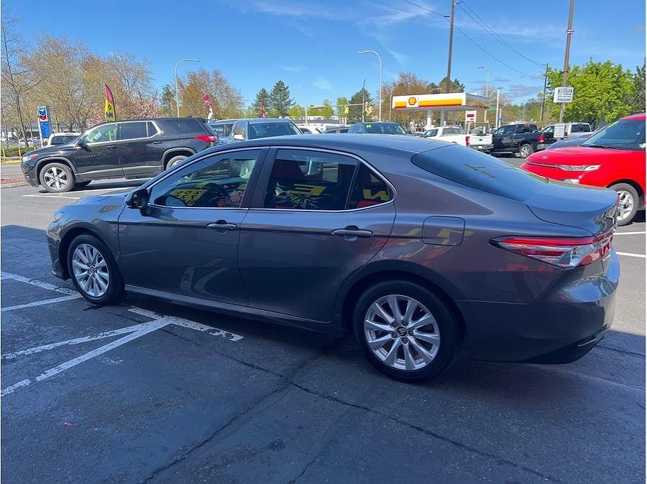 2018 Toyota Camry LE image 4