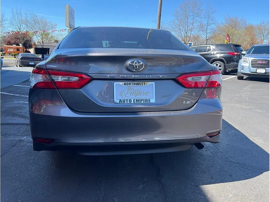 2018 Toyota Camry LE image 5