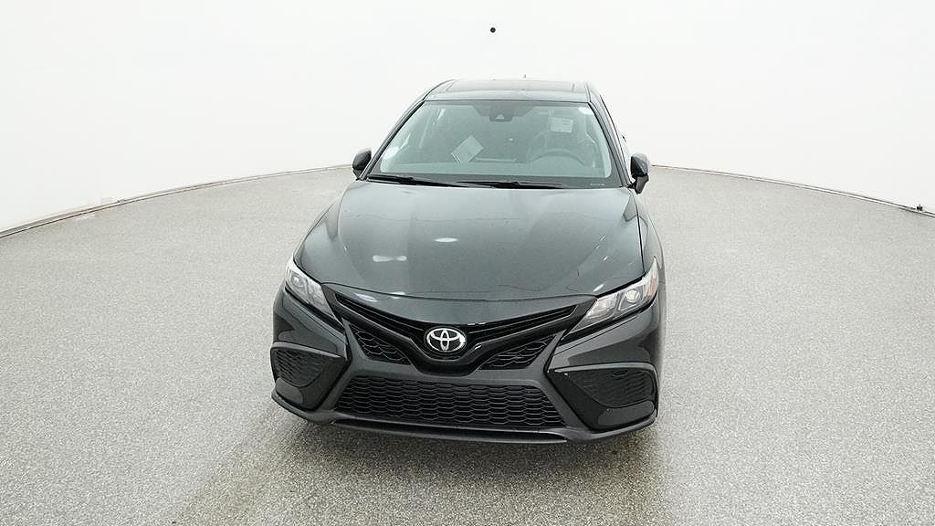 2024 Toyota Camry SE image 1