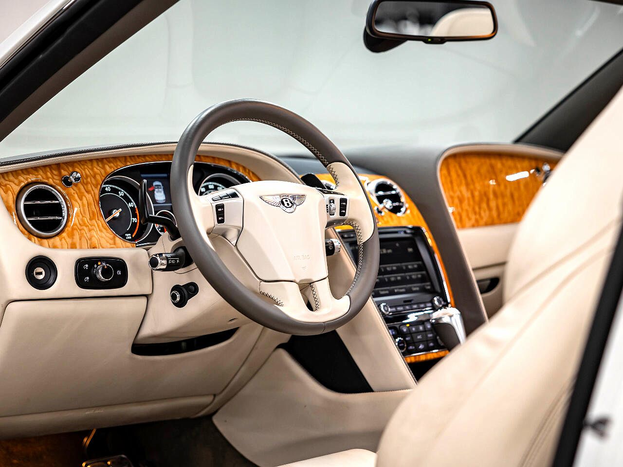 2015 Bentley Continental GT image 33