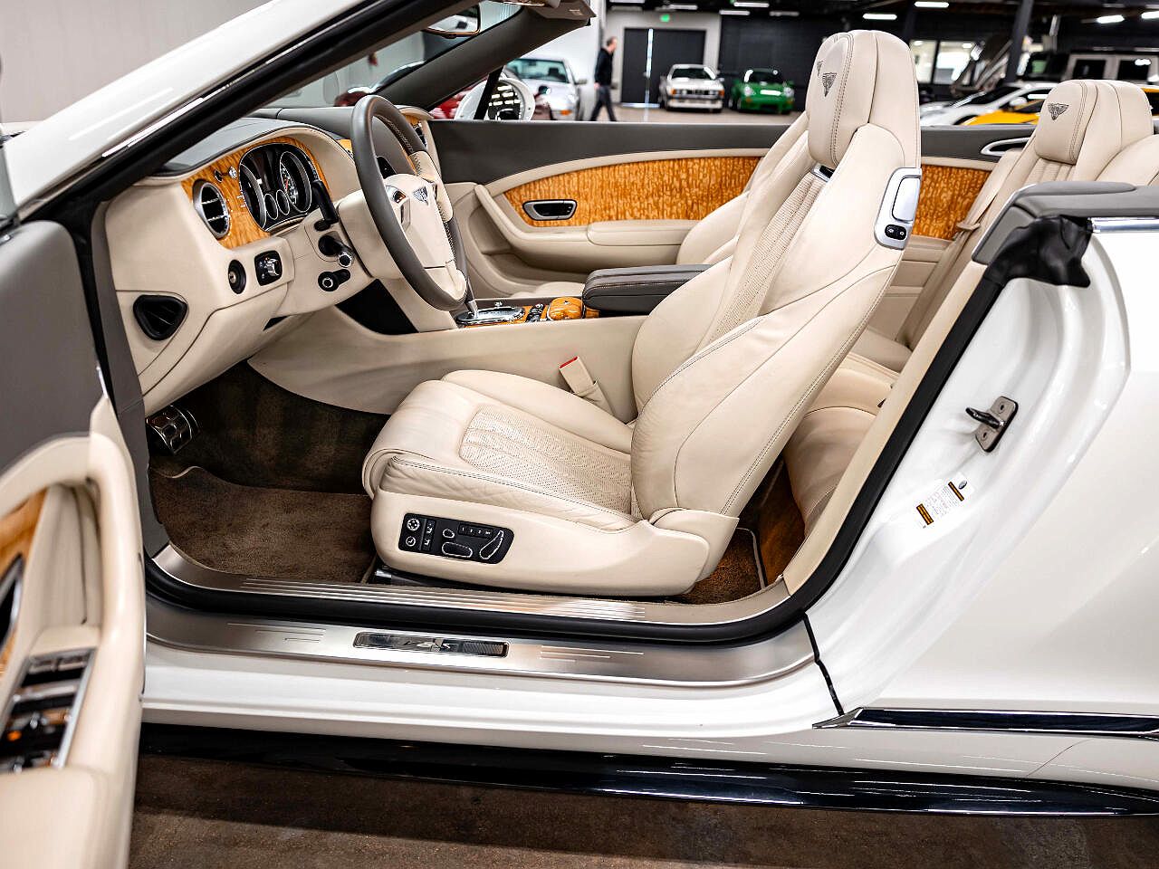 2015 Bentley Continental GT image 35