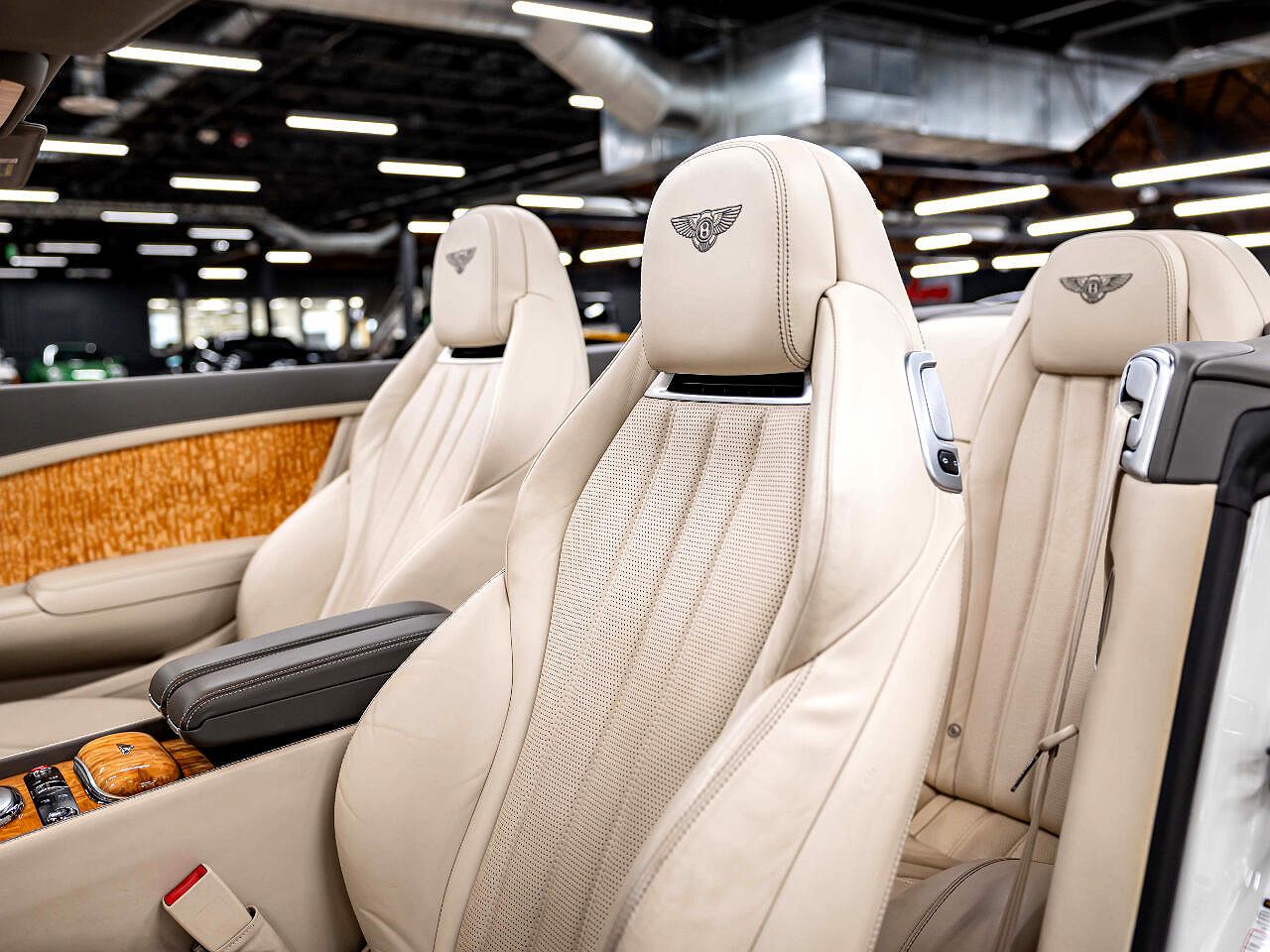 2015 Bentley Continental GT image 37