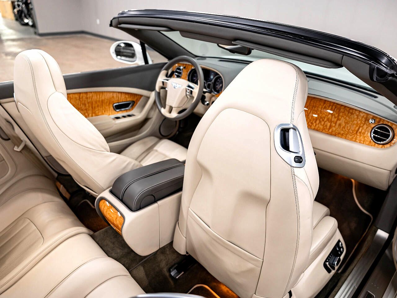 2015 Bentley Continental GT image 60