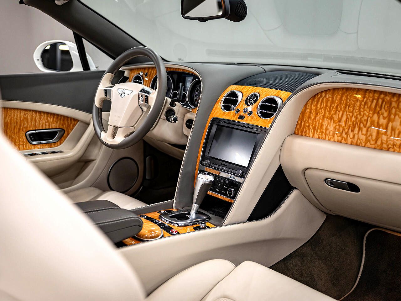2015 Bentley Continental GT image 68