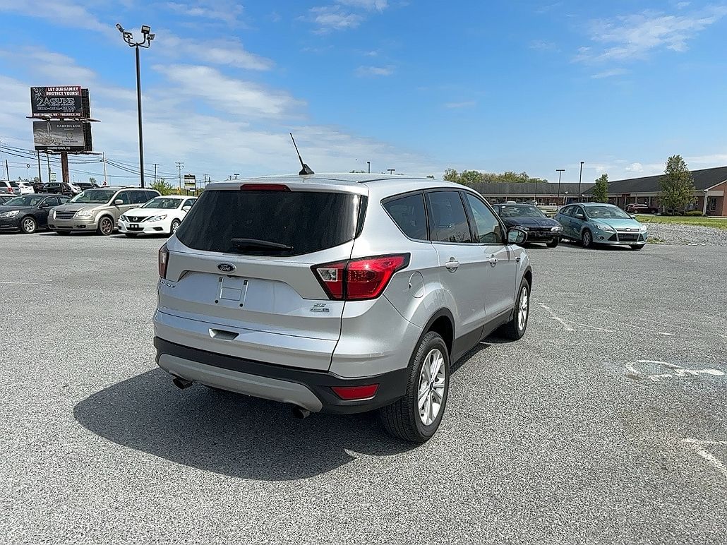 2019 Ford Escape SE image 5