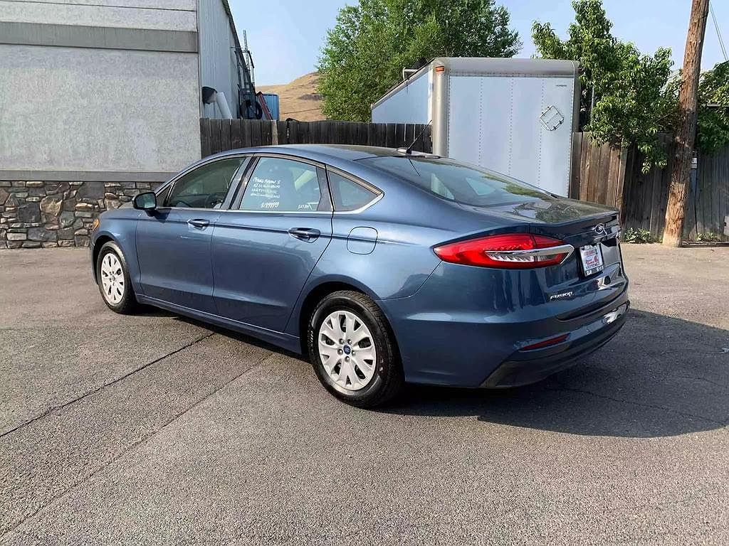 2019 Ford Fusion S image 2