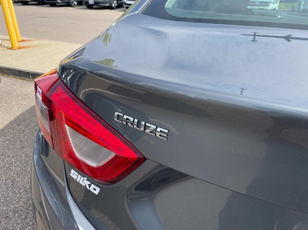 2018 Chevrolet Cruze LT image 5