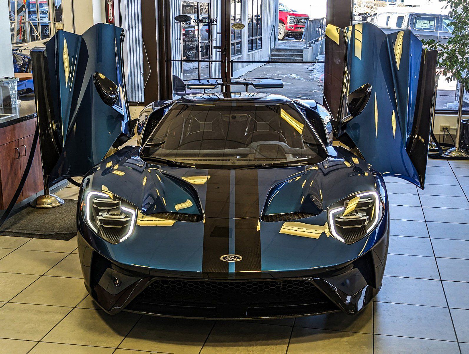 2021 Ford GT null image 10
