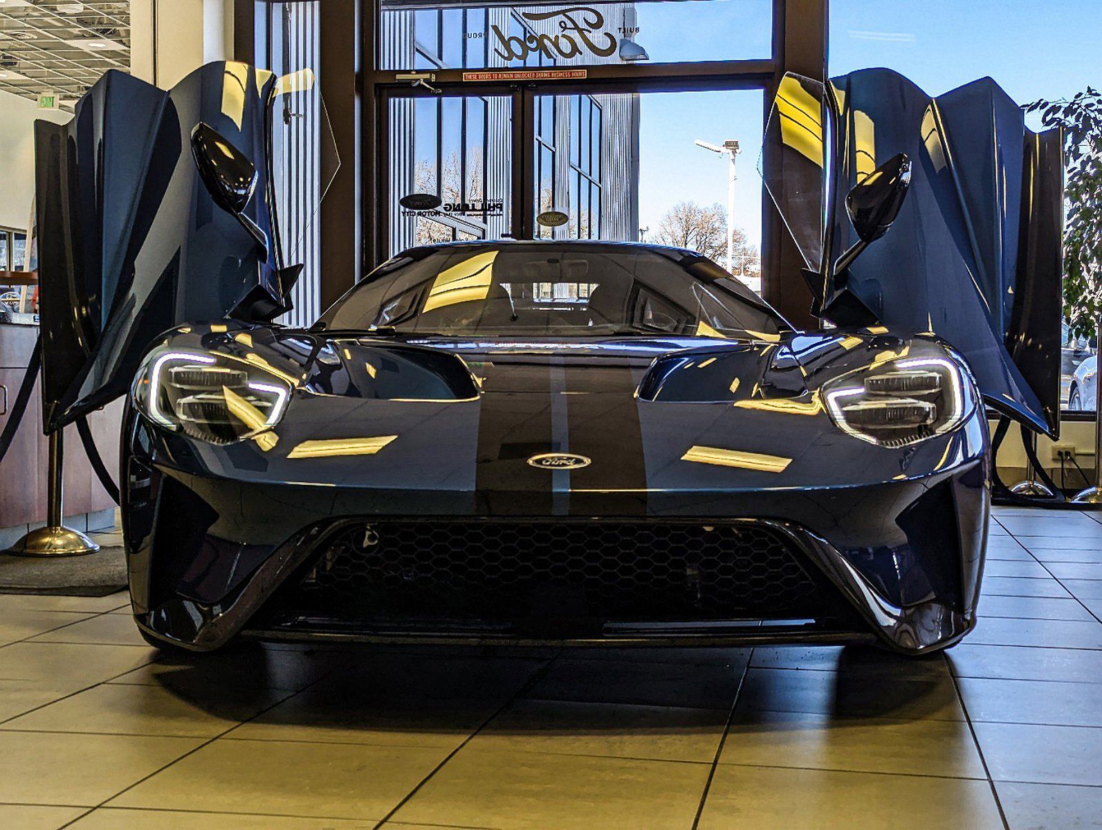 2021 Ford GT null image 12