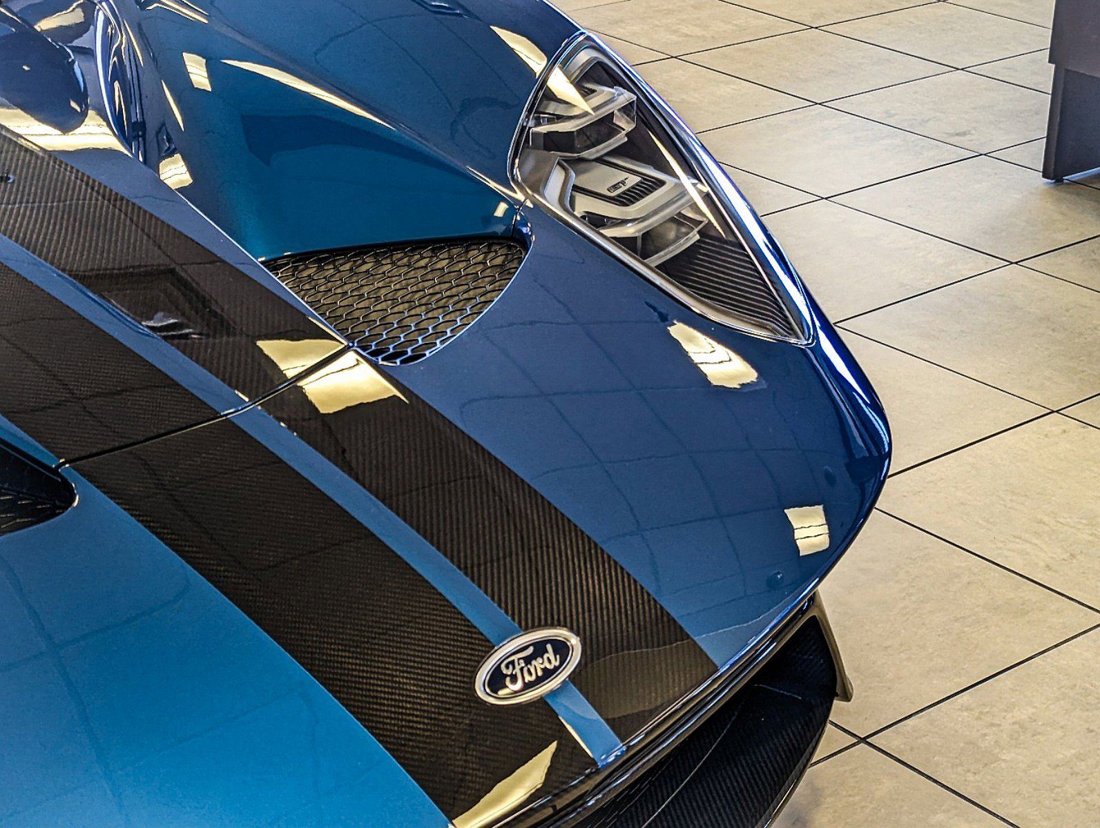 2021 Ford GT null image 8