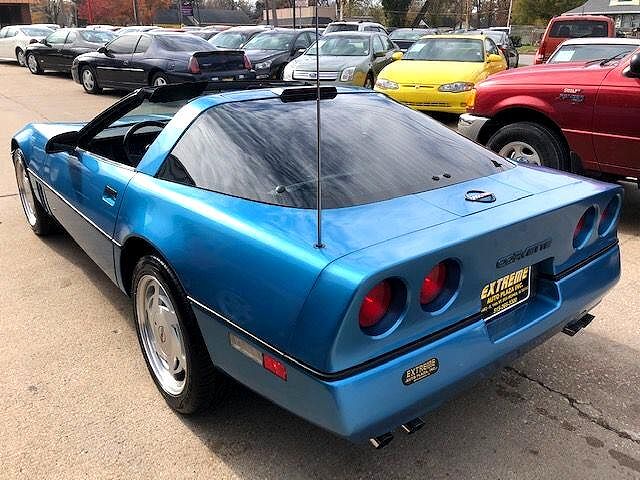 1989 Chevrolet Corvette null image 2