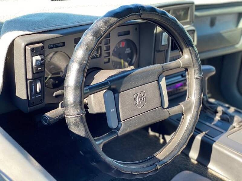1986 Pontiac Fiero SE image 1