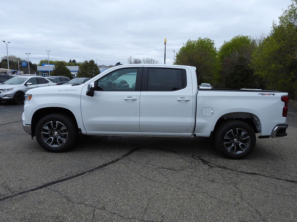 2024 Chevrolet Silverado 1500 LT image 3