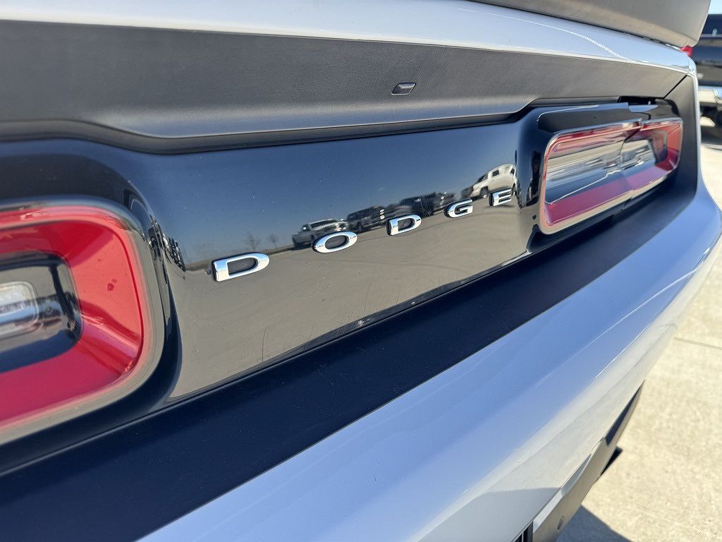 2015 Dodge Challenger SXT image 20