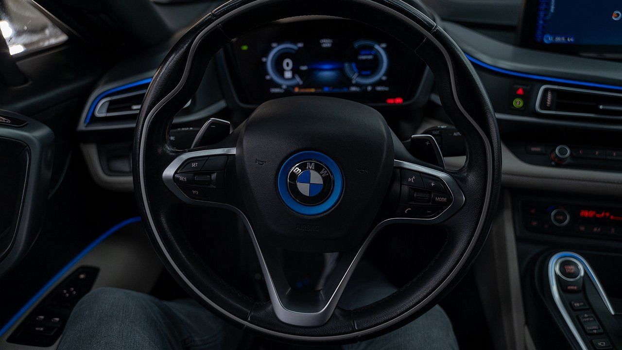 2015 BMW i8 null image 27
