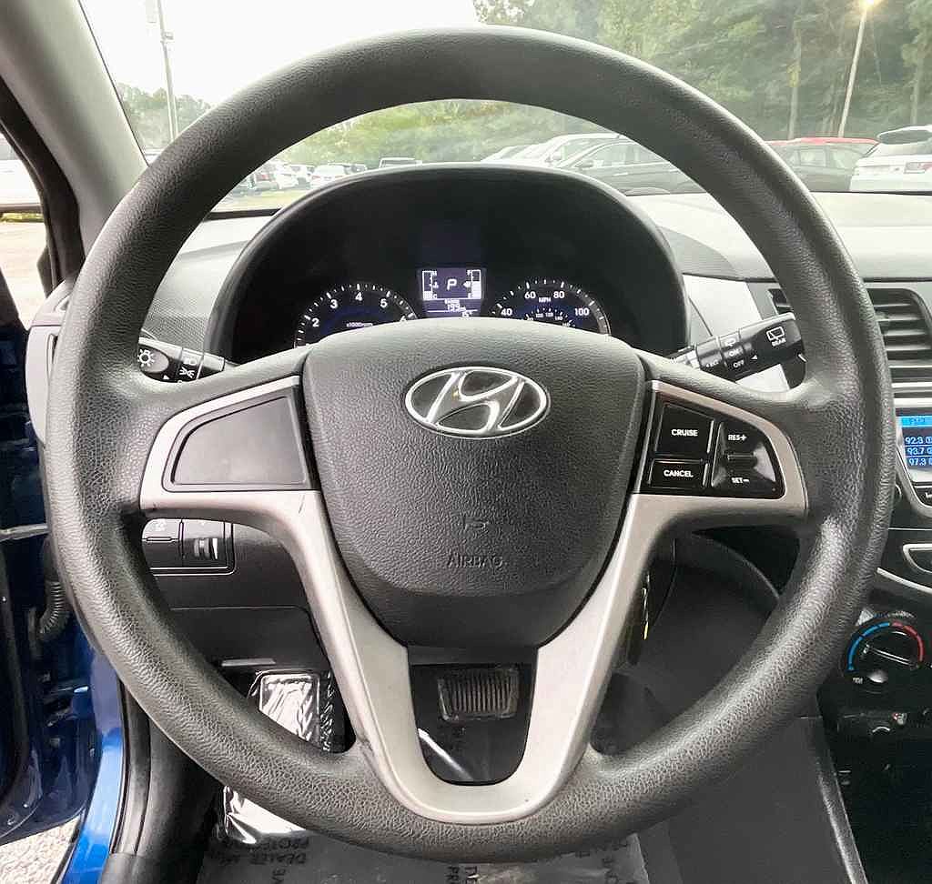 2016 Hyundai Accent SE image 19