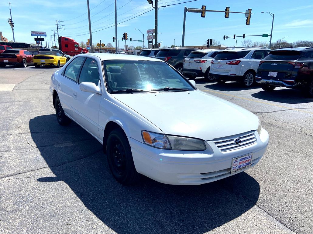 1999 Toyota Camry LE image 1