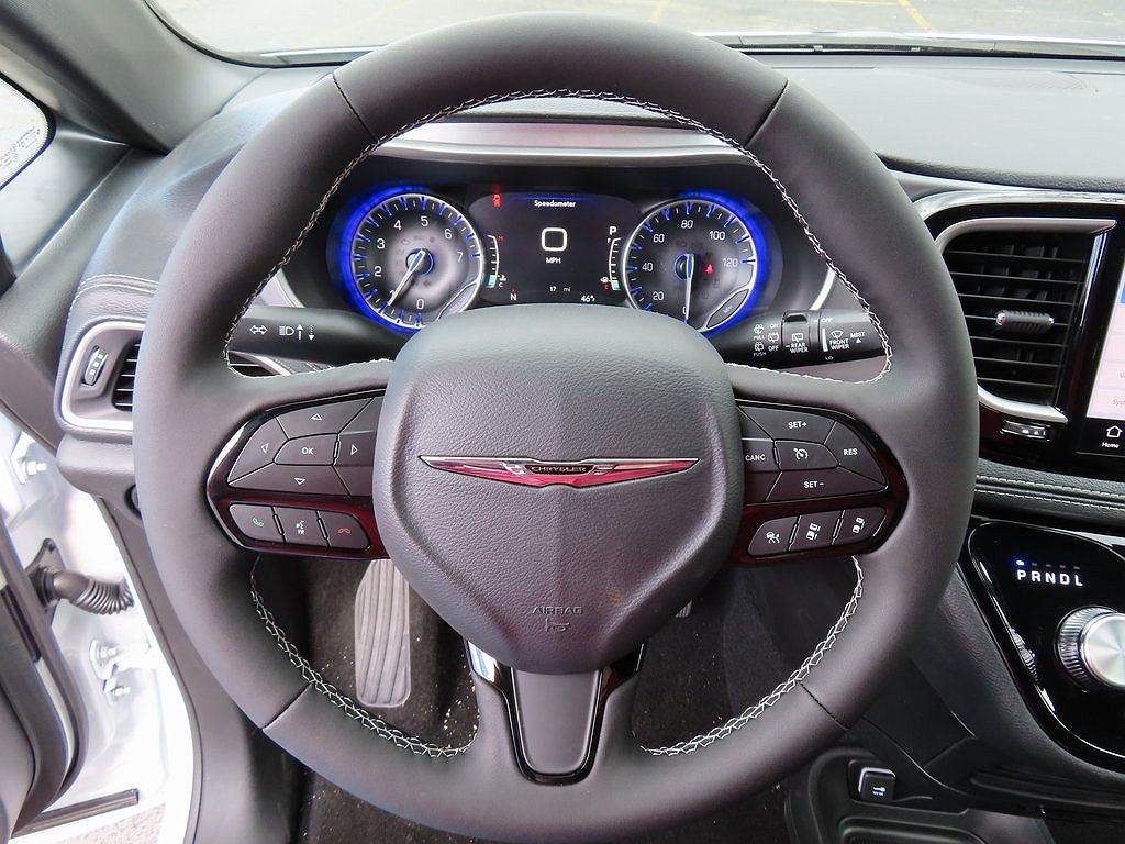 2024 Chrysler Pacifica Touring-L image 3