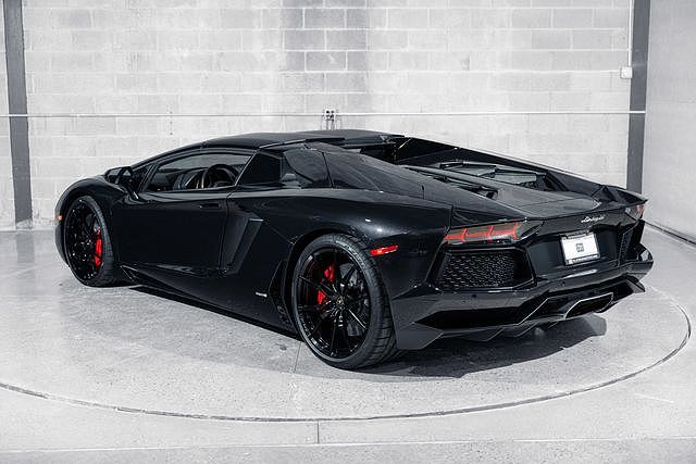 2016 Lamborghini Aventador LP700 image 4
