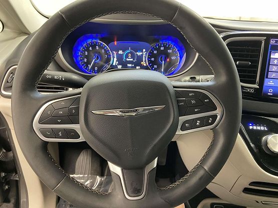 2023 Chrysler Pacifica Touring L photo 11