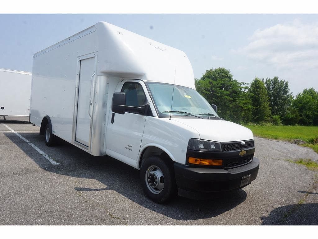 2023 Chevrolet Express 4500 image 0