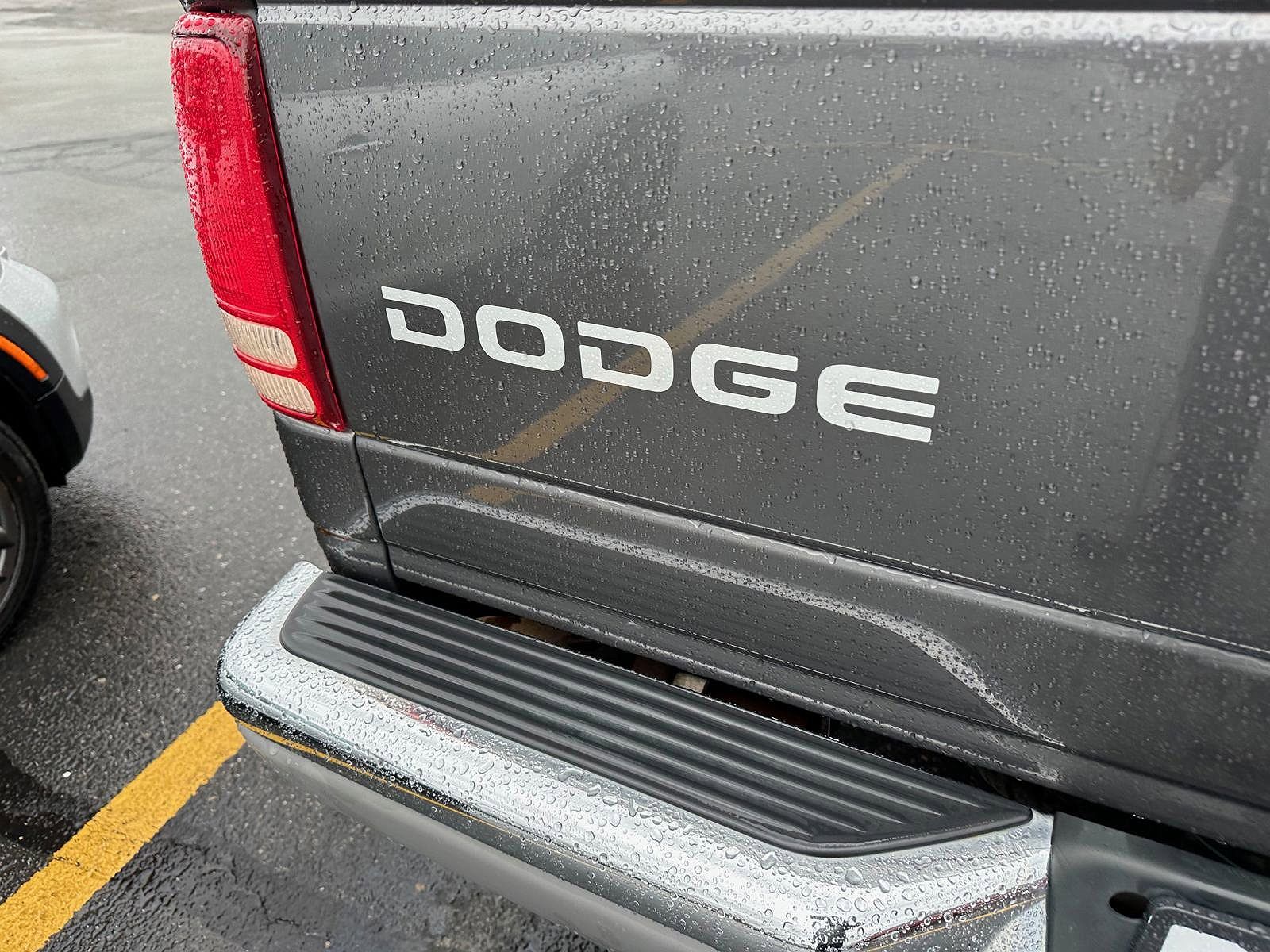 2004 Dodge Dakota SLT image 11
