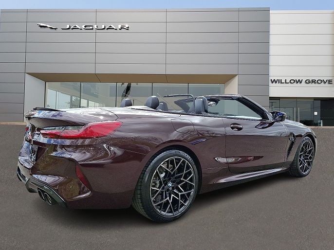 2022 BMW M8