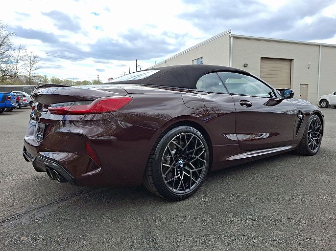 2022 BMW M8
