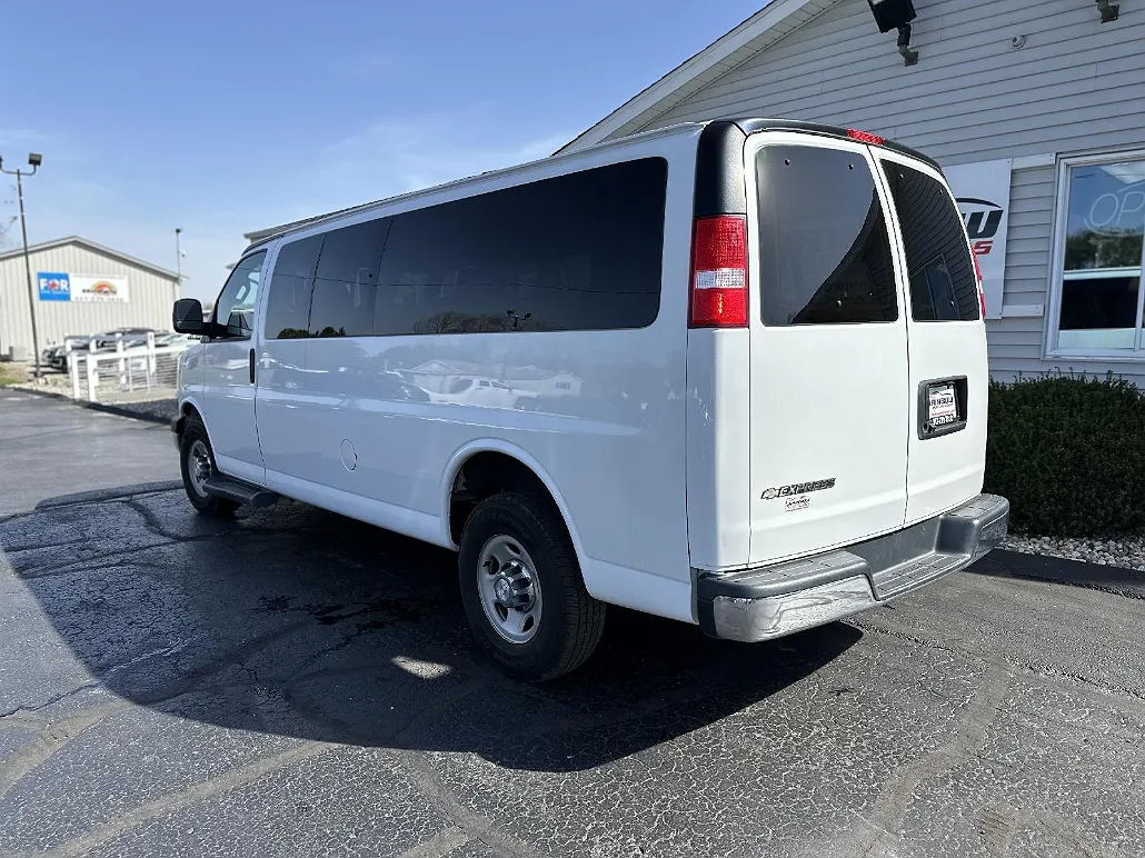 2019 Chevrolet Express 3500 image 4