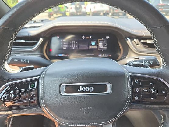 2022 Jeep Grand Cherokee Overland photo 10