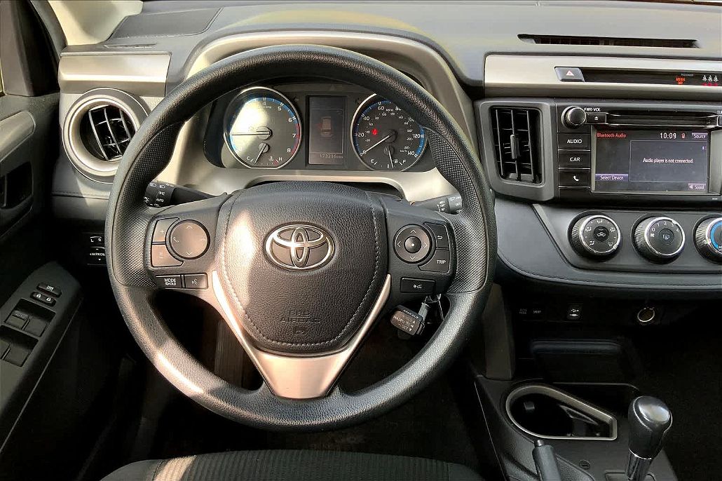 2018 Toyota RAV4 LE image 4