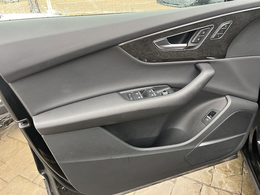 2022 Audi Q7 Premium Plus image 5