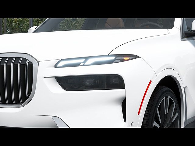 2025 BMW X7 xDrive40i image 5