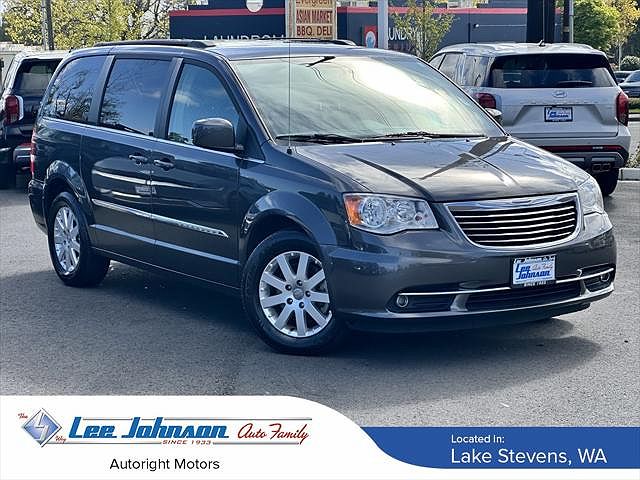 2015 Chrysler Town & Country Touring image 0