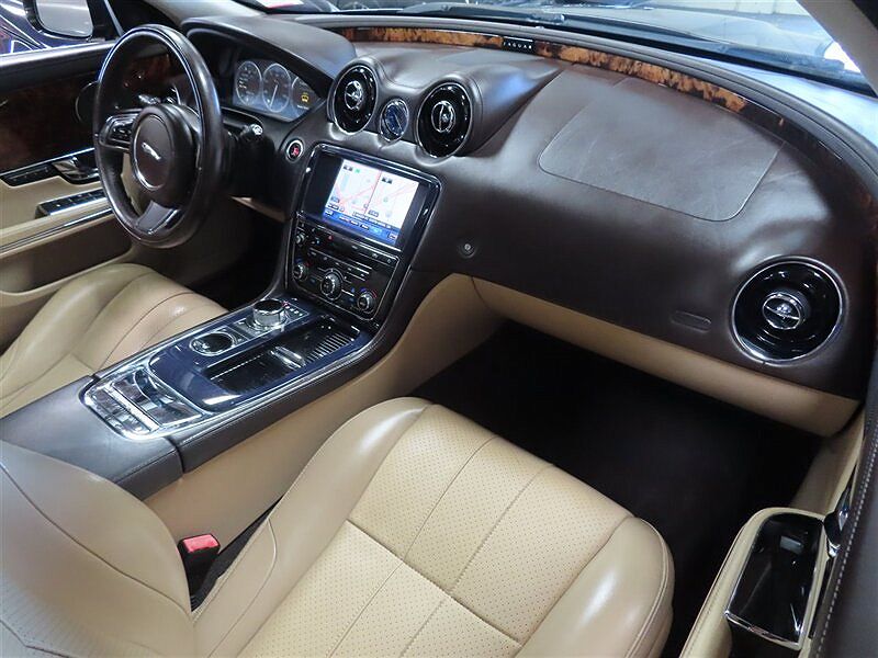 2011 Jaguar XJ Base image 5