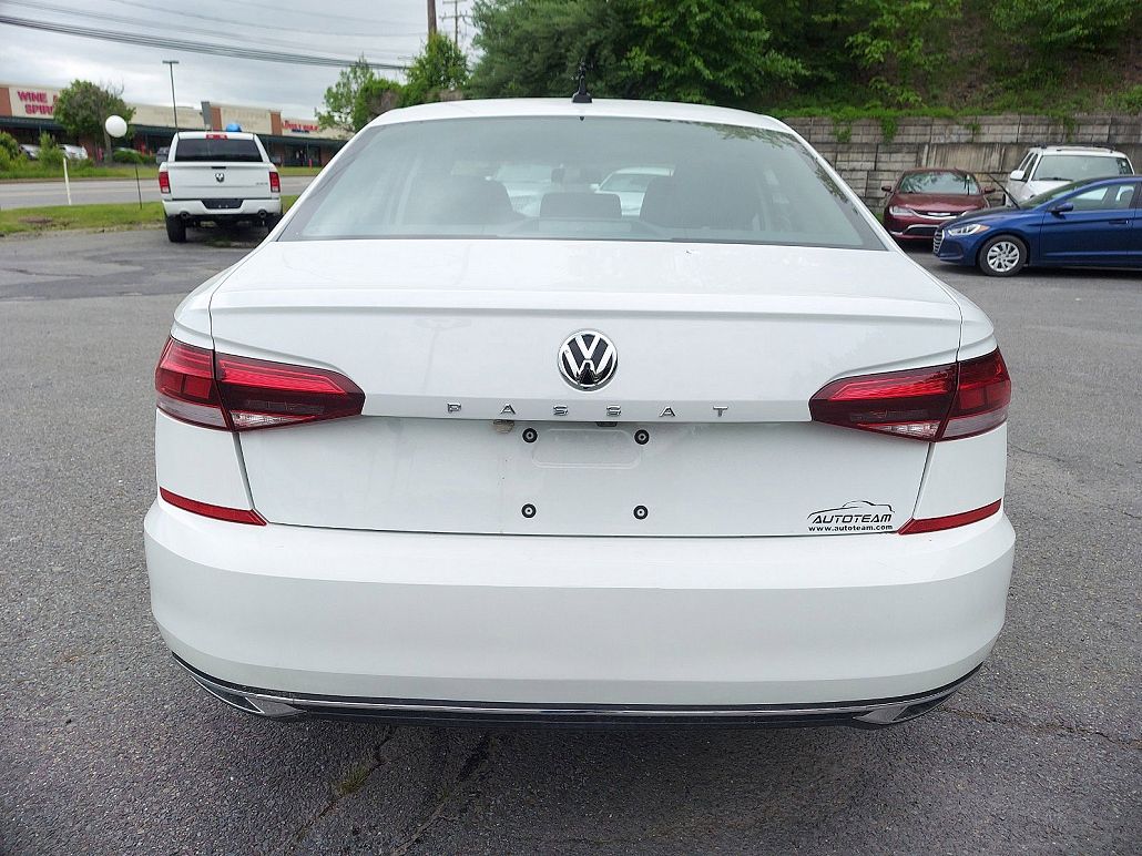 2021 Volkswagen Passat S image 4