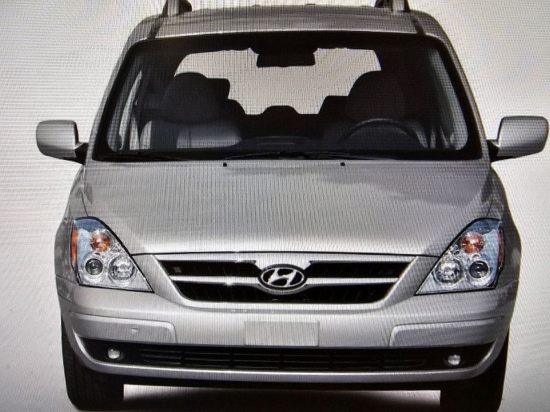 2007 Hyundai Entourage GLS image 0
