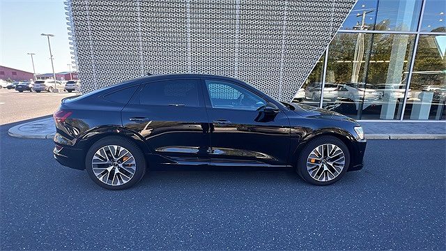 2023 Audi e-tron Premium Plus image 4