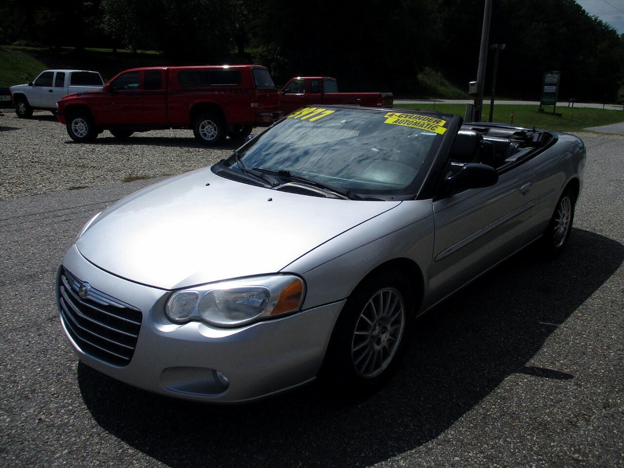 2005 Chrysler Sebring Touring image 2