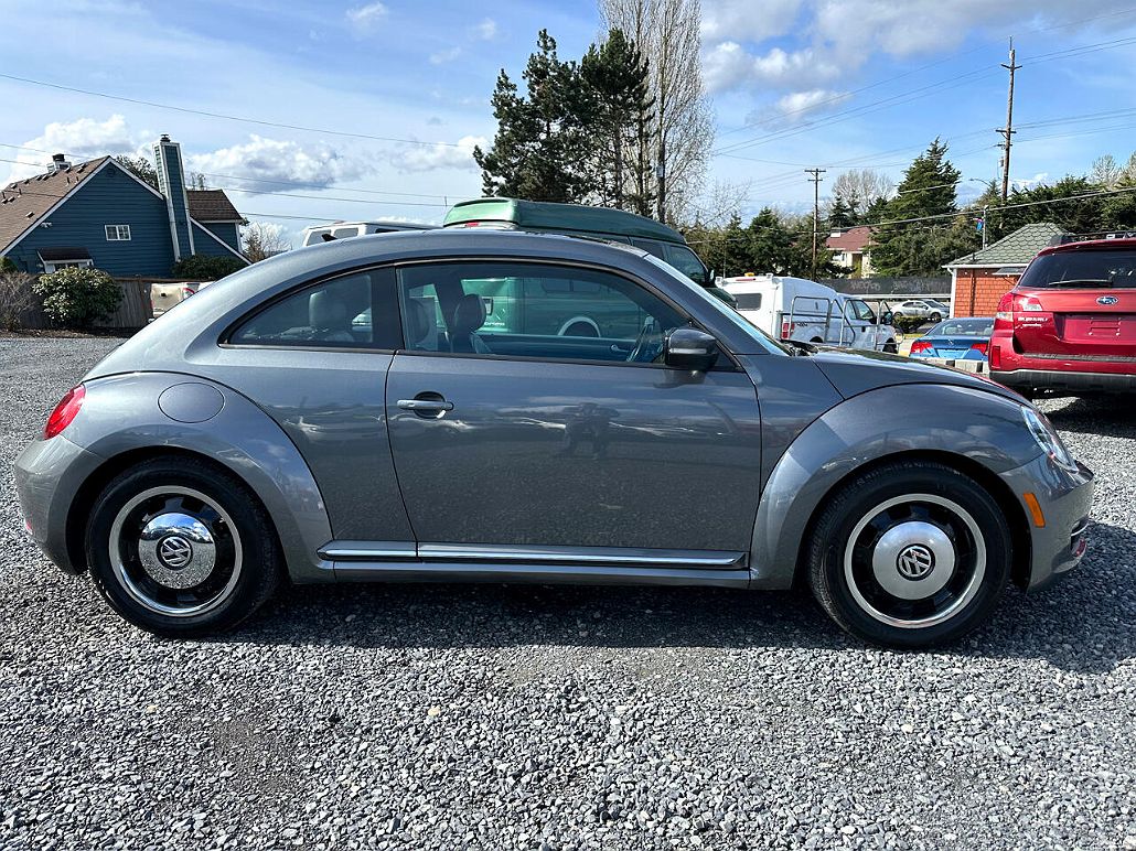 2012 Volkswagen Beetle Base image 1