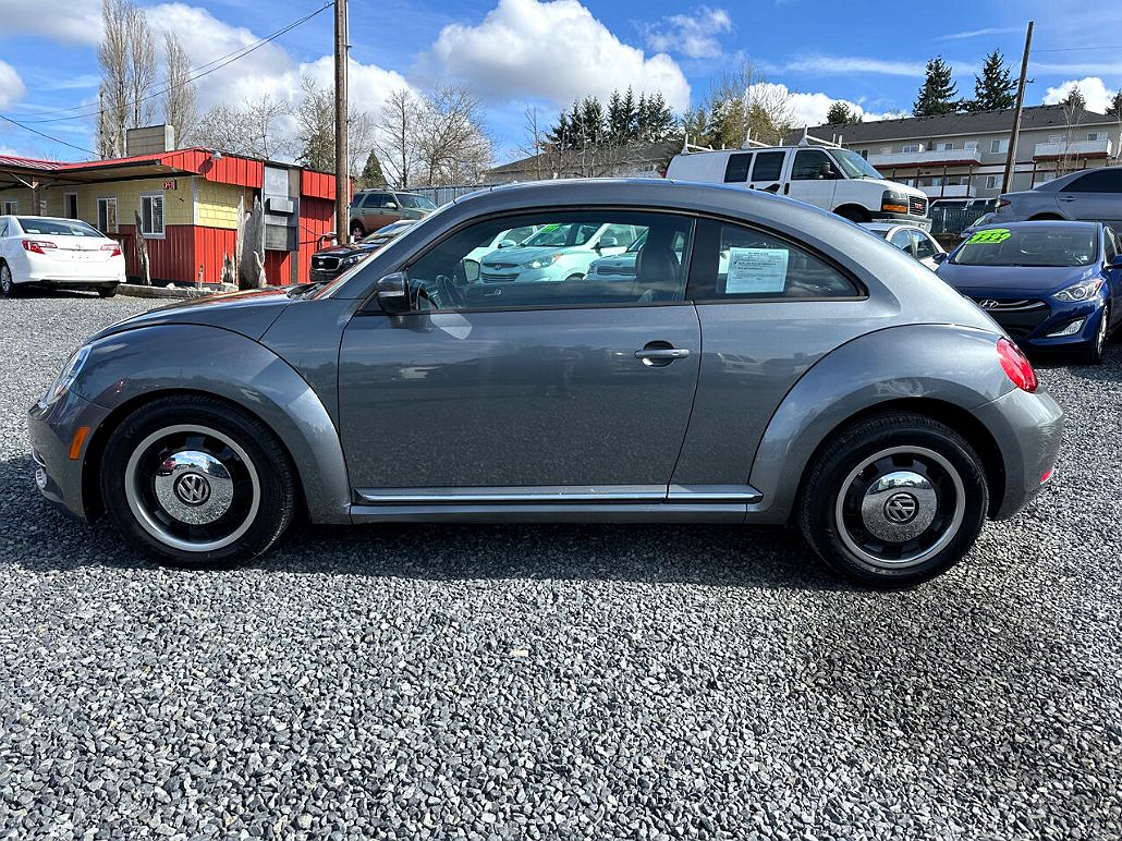 2012 Volkswagen Beetle Base image 5
